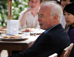 Stem cell pioneer delivers "knockout" lecture (2009)